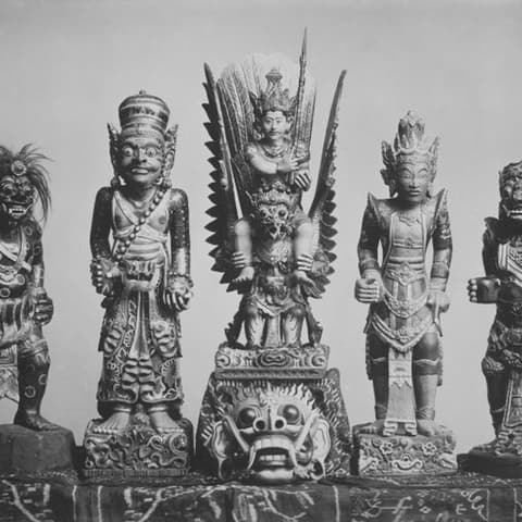 Ukiran Kayu Garuda Bali